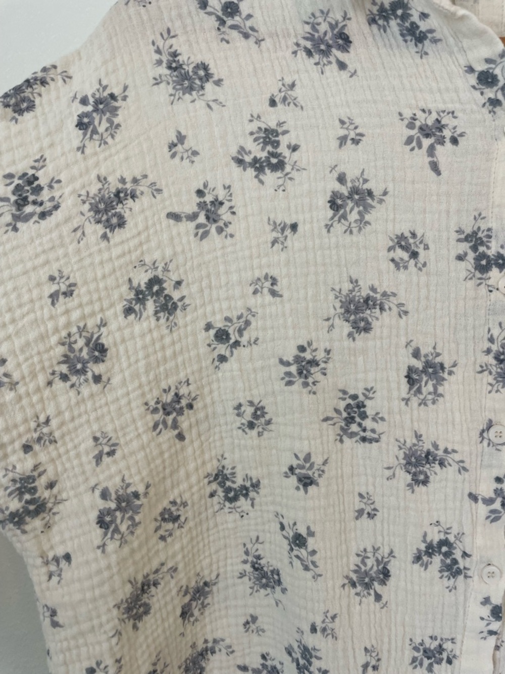 Neuflora Floral Button Top - Picture 5 of 5